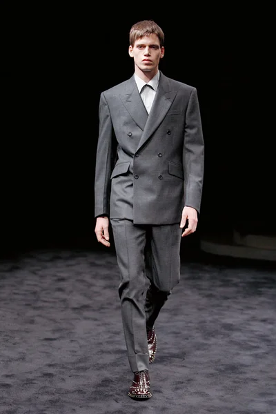 Look 19